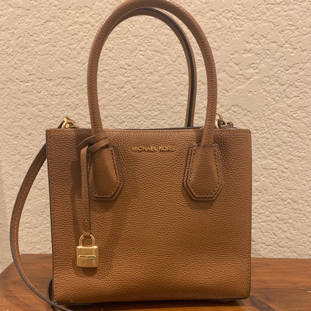 Michael Kors Mercer Medium Messenger cross body